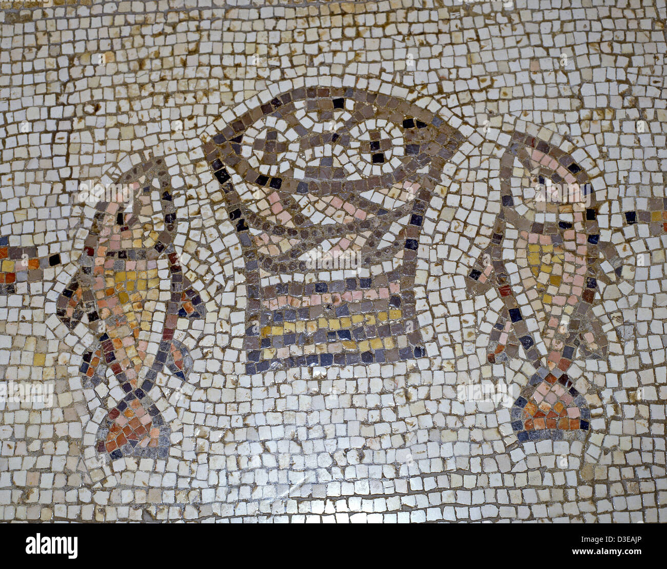Mosaïque de poissons et de pains du 5e siècle dans l'église de la multiplication, Tabgha, Mer de Galilée, District Nord, Israël Banque D'Images