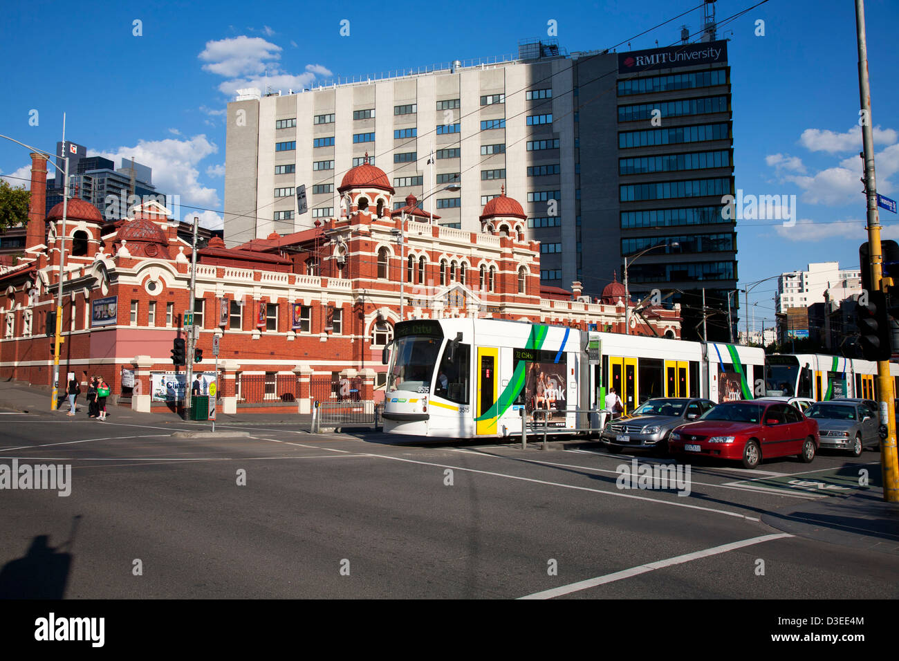 En dehors de l'arrêt de tramway Yarra Melbourne City Baths Swanston Street Melbourne Victoria Australia Banque D'Images