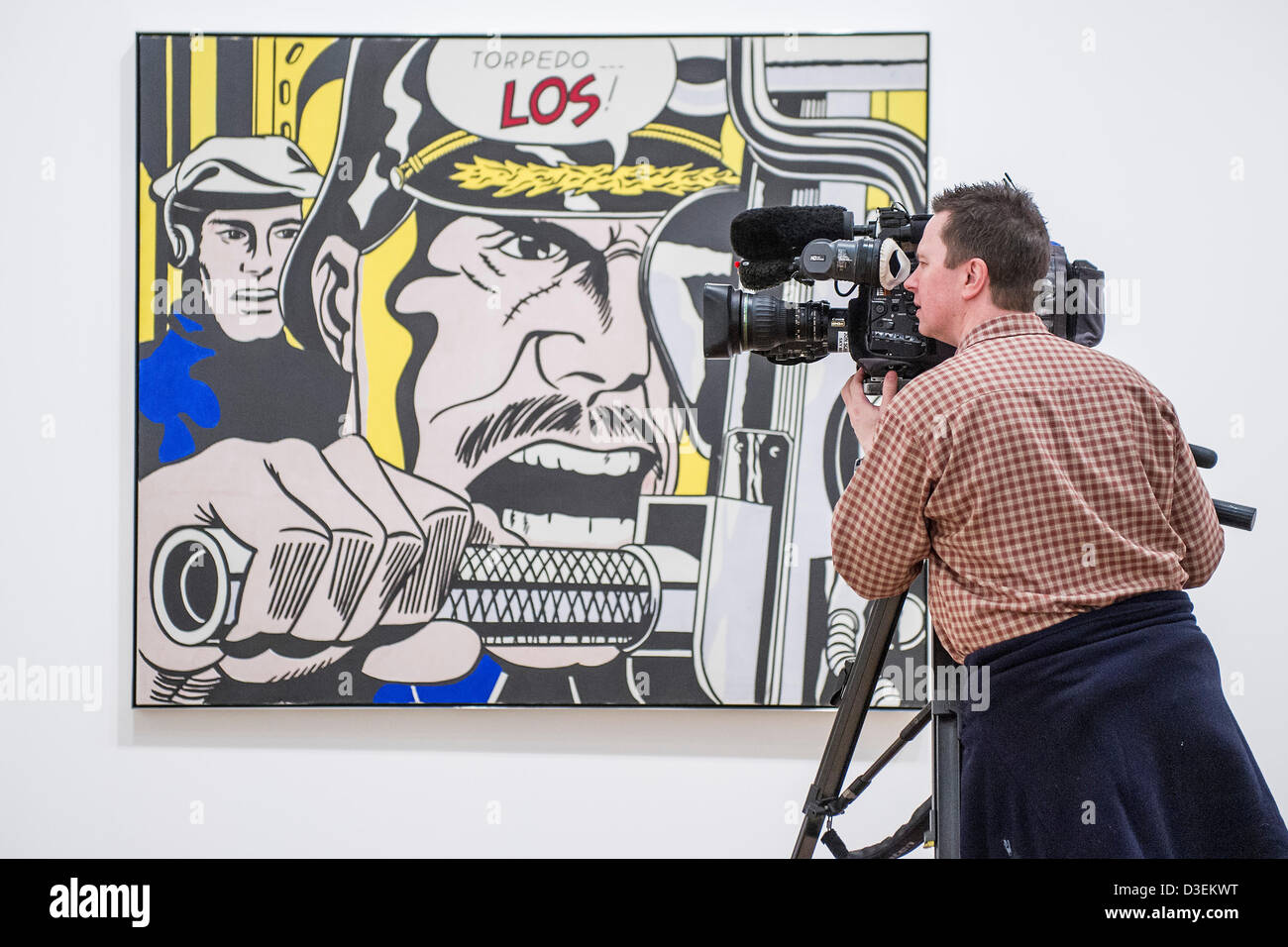 Tate Modern, Londres, Royaume-Uni. 18 février 2013. Torpedo...Los ! Roy Lichtenstein, l'un des plus célèbres figures de Pop Art, s'expose à la Tate Modern. C'est la première grande rétrospective de l'œuvre de Lichtenstein dans vingt ans et rassemble plus de 100 de l'artiste peintures les plus emblématiques. Le spectacle sera présenté du 21 février au 27 mai 2013 et est parrainé par la Bank of America, Merrill Lynch. Tate Modern. Credit : acheter Bell/Alamy Live News Banque D'Images