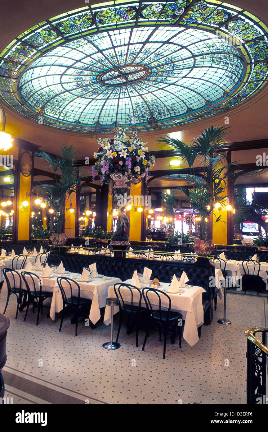 France, Paris, le Marais Chez Bofinger, l'intérieur du restaurant. Banque D'Images