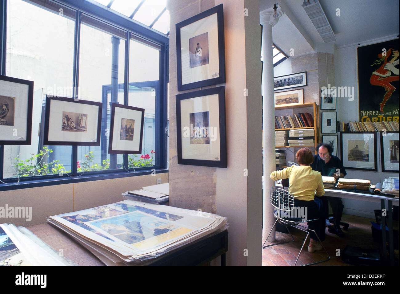 France, Paris, le marais de l'intérieur de 'a l'image du grenier sur l'eau' une boutique sur expecialized photos anciennes Banque D'Images
