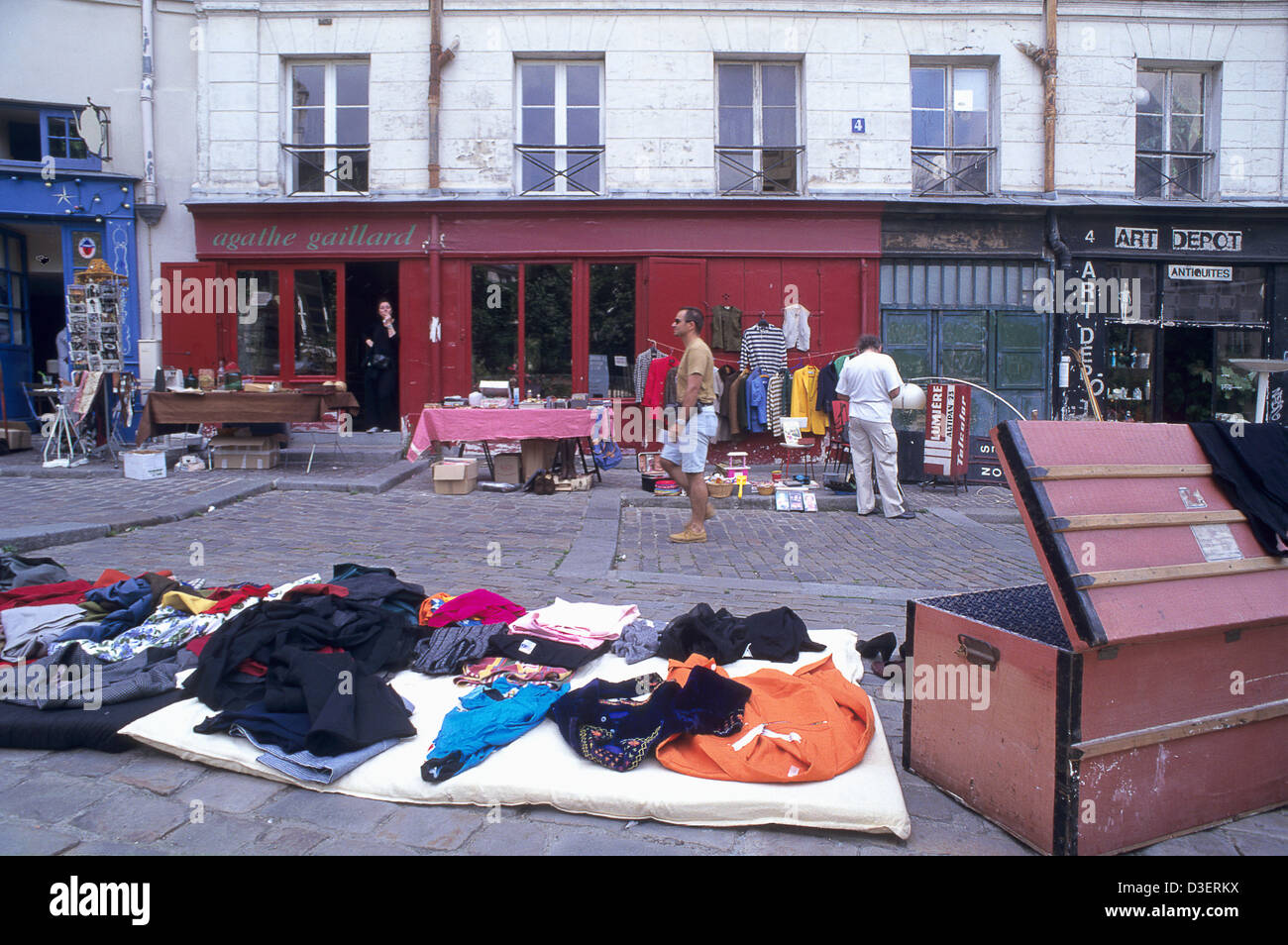 France, Paris, le marais une brocante locale'' (brocante) Jour Banque D'Images