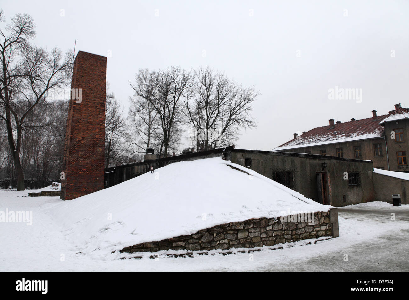 Chambre à gaz et la cheminée à Auschwitz I, partie du camp de concentration d'Auschwitz-Birkenau State Museum à Oswiecim, Pologne. Banque D'Images