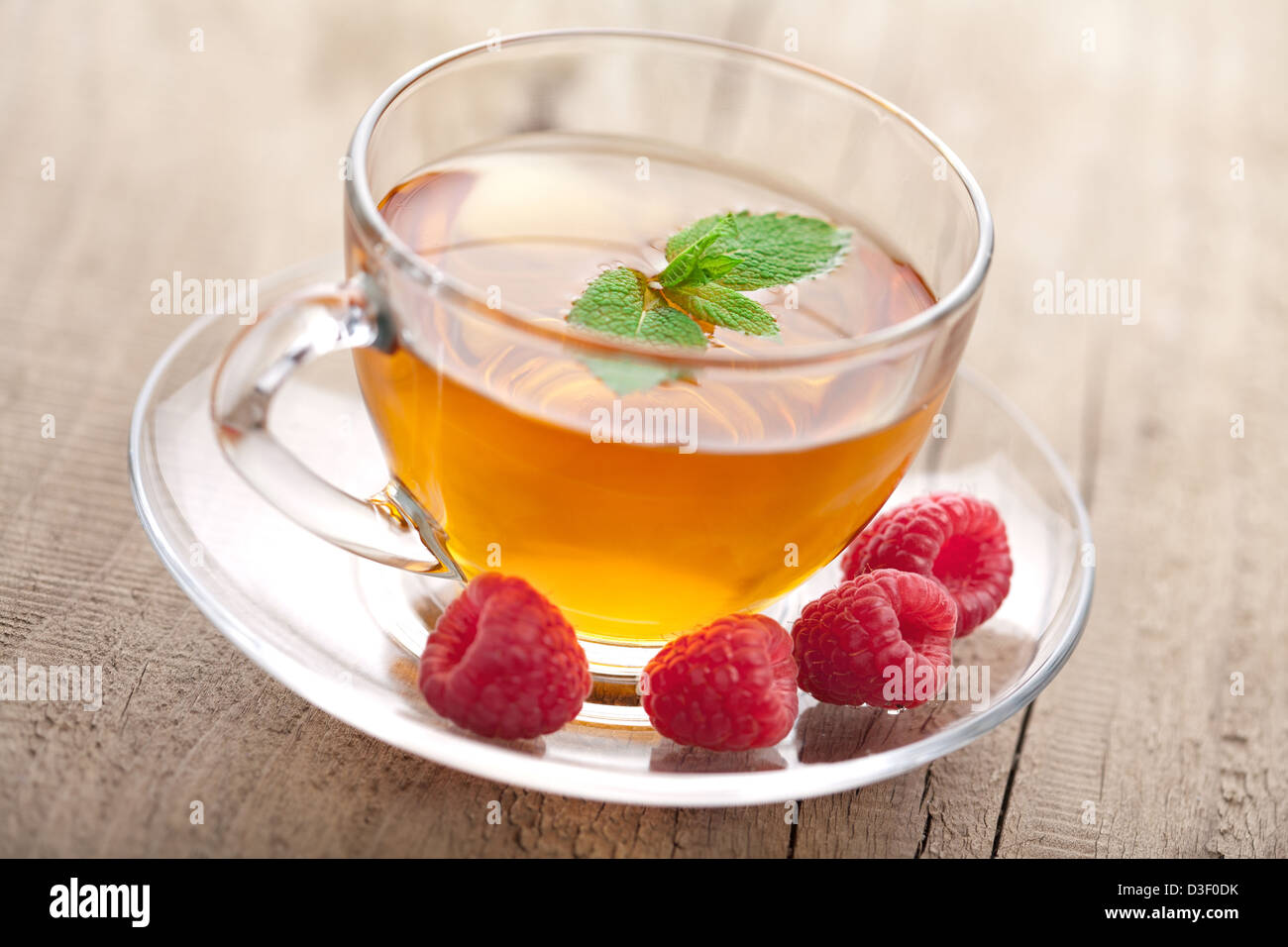 Thé à la menthe et Berry Banque D'Images