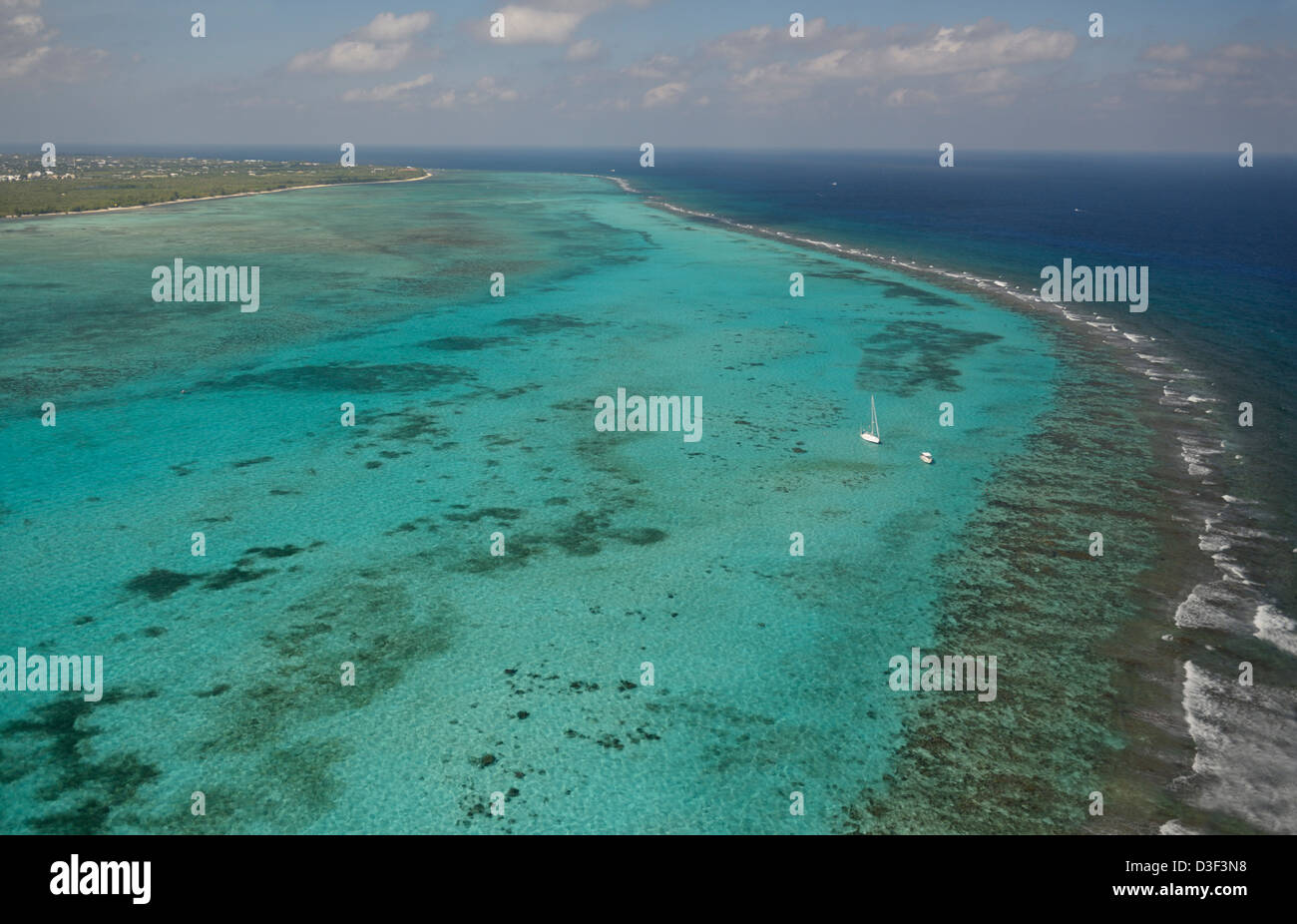 Au-dessus de récifs frangeants, Grand Cayman, Antilles britanniques. Banque D'Images