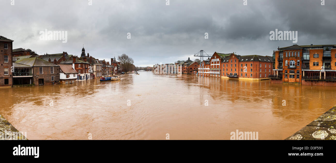 L'inondation sur la rivière Ouse à York du Ouse Bridge Banque D'Images