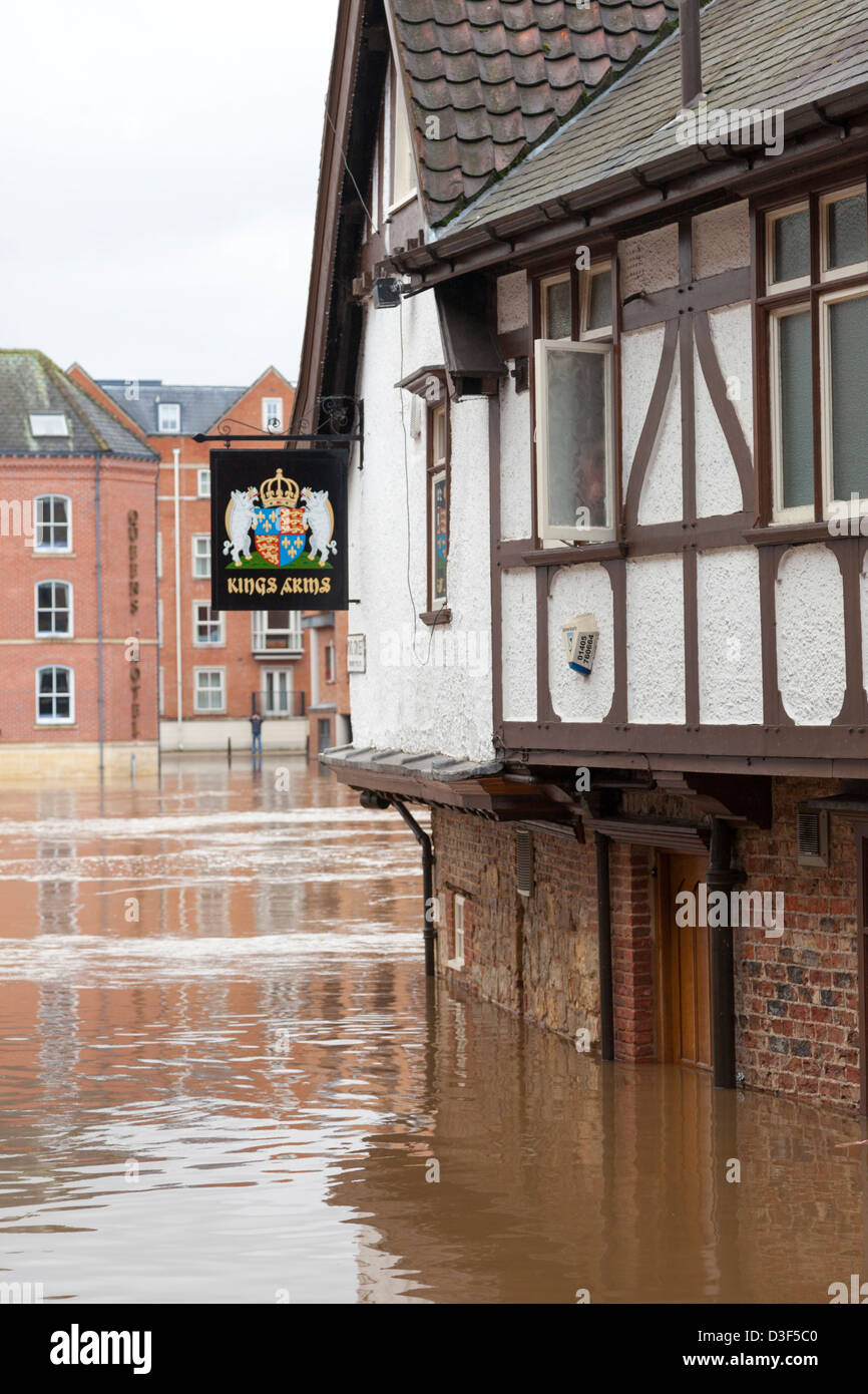 Rivière Ouse dans inondation dans le centre de York, Nov 2012 Banque D'Images
