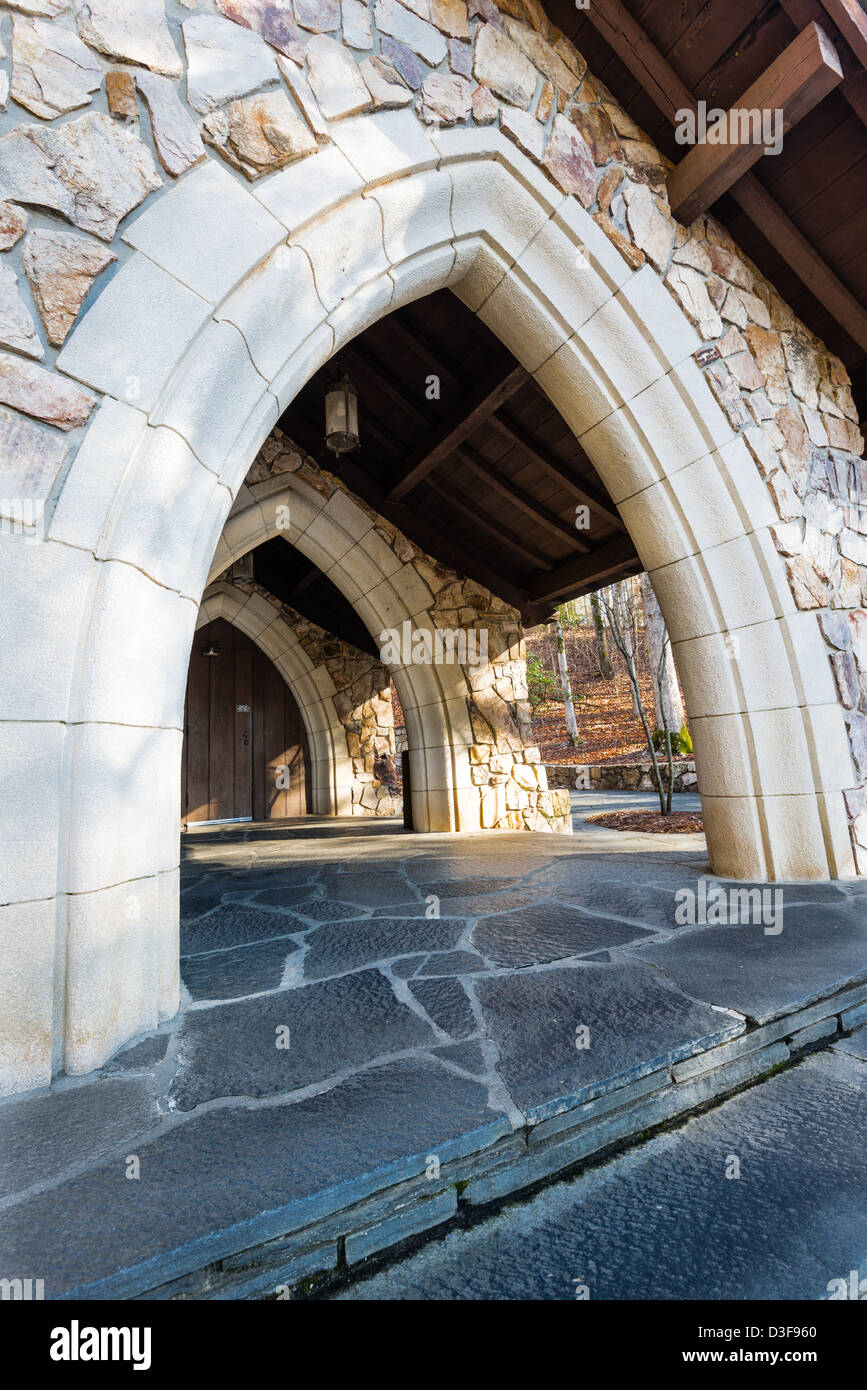 L'entrée de la Chapelle du Souvenir, à l'Ida Cason Callaway Gardens, Pine Mountain, Géorgie. Banque D'Images