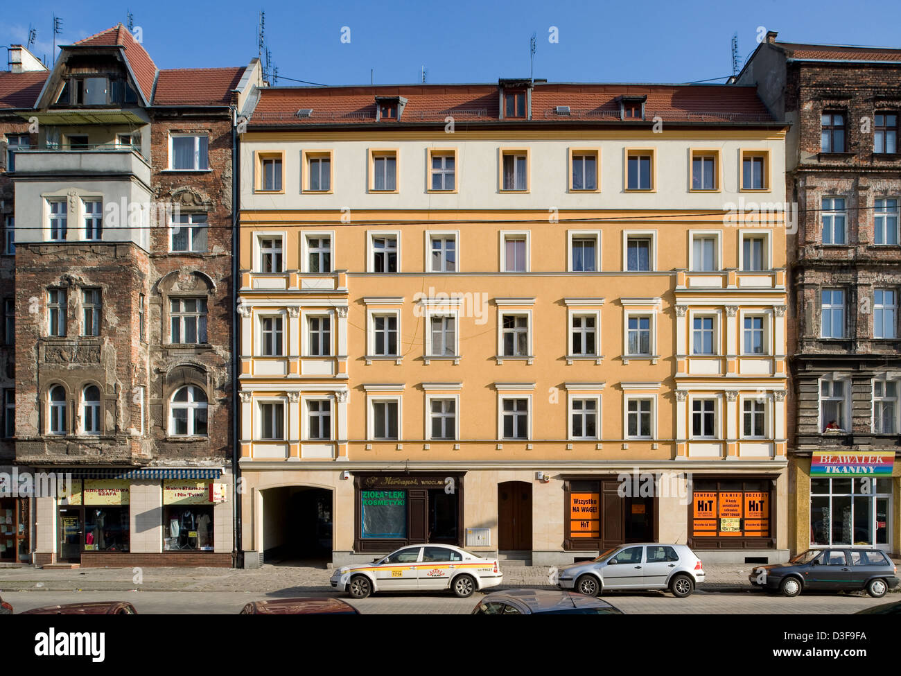 Wroclaw (Breslau), Pologne, et sièges de rénovation maison d'habitation à côté Banque D'Images