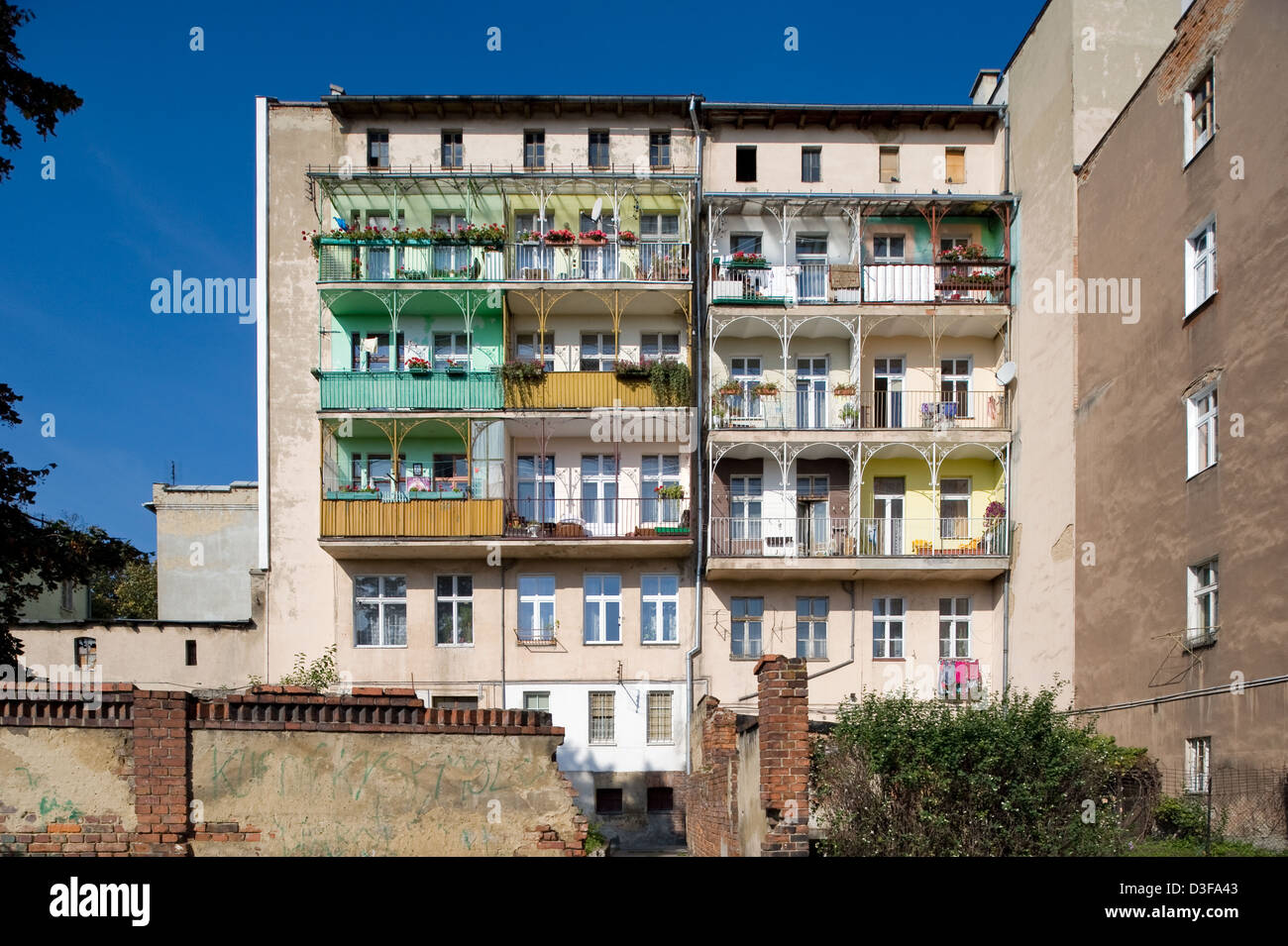 Swidnica, Pologne, de vieux bâtiments avec balcon Banque D'Images