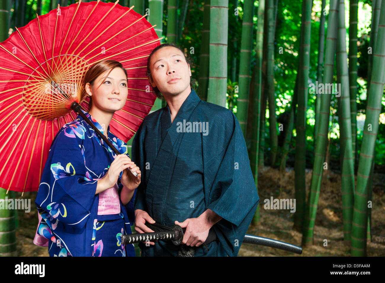 Couple japonais en forêt de bambou Banque D'Images