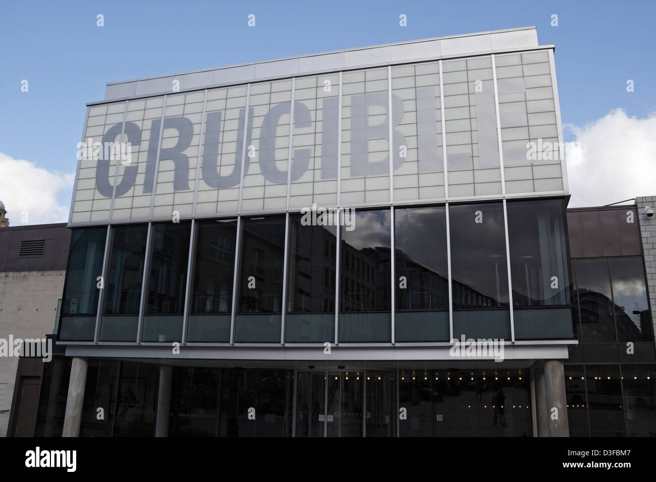 Le théâtre Crucible dans le centre-ville de Sheffield, bâtiment moderniste en Angleterre Banque D'Images