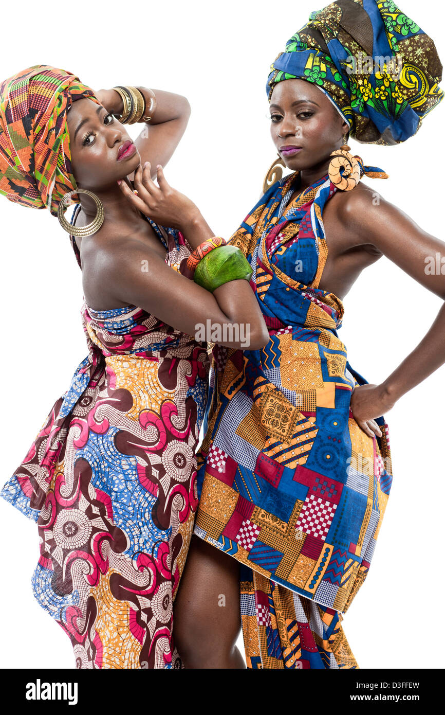 Deux jeunes beaux modèles de la mode africaine. Banque D'Images