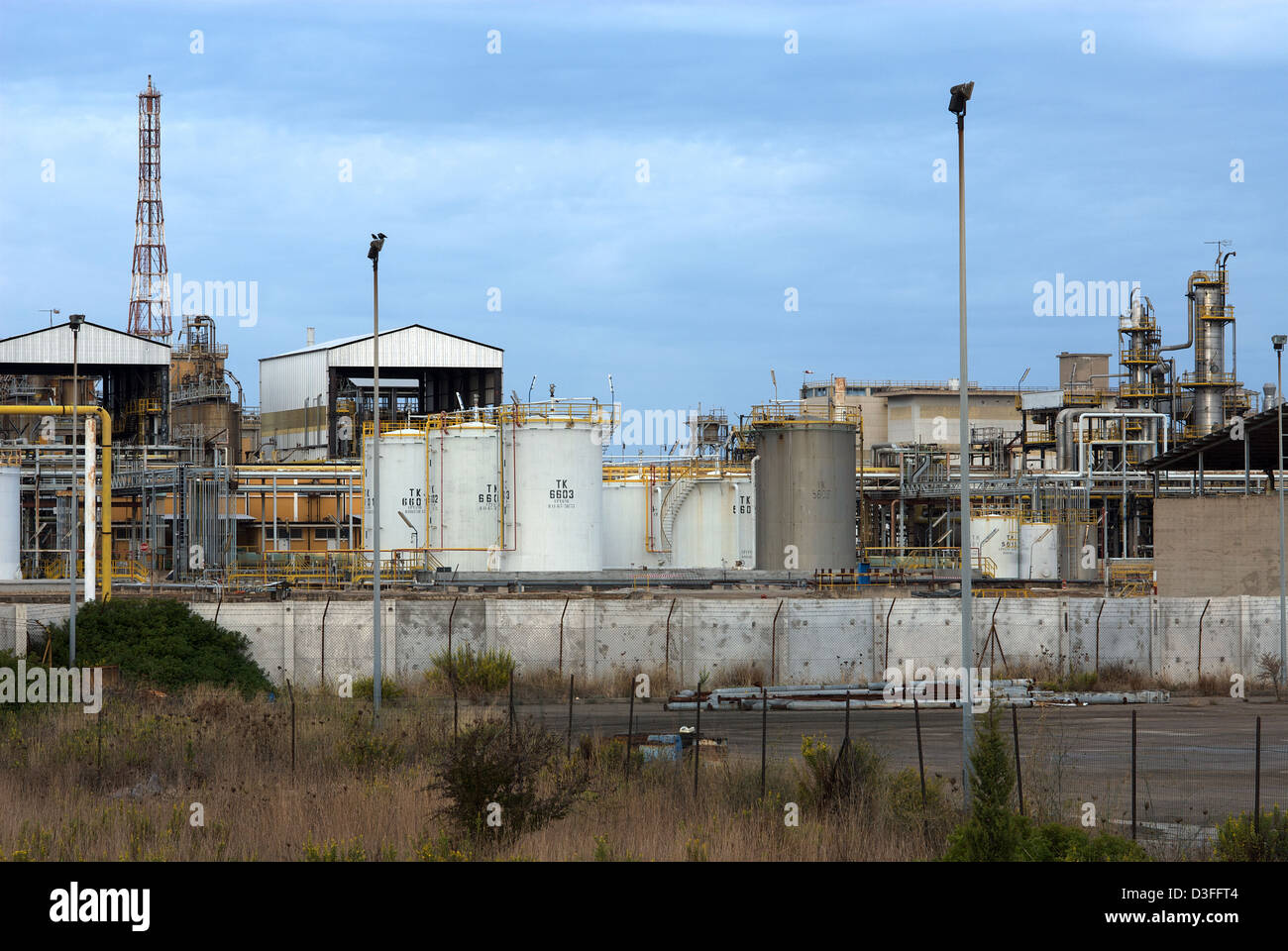 Porto Torres, Italie, site industriel pétrochimique Banque D'Images