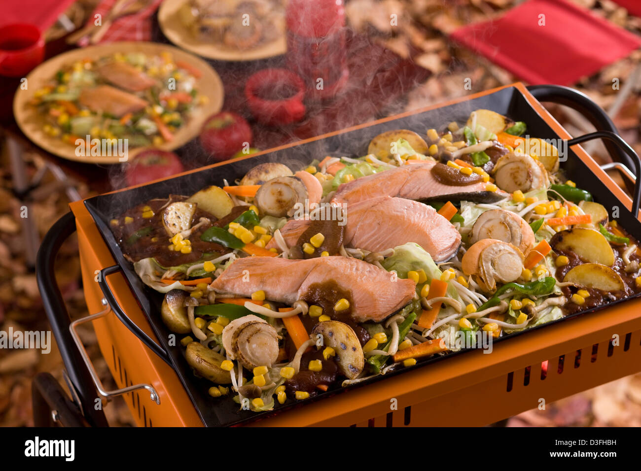 Chan Chan Yaki grillées sur barbecue à l'automne Banque D'Images