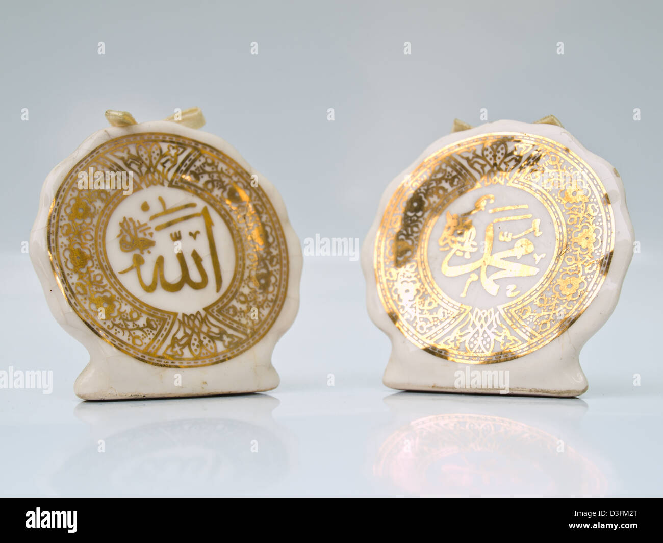 La calligraphie arabe islamique d'Allah (Dieu) sur le droit et le Prophète Muhammad translittérée comme 'Muhammad' Rasulullah (ce qui signifie Banque D'Images