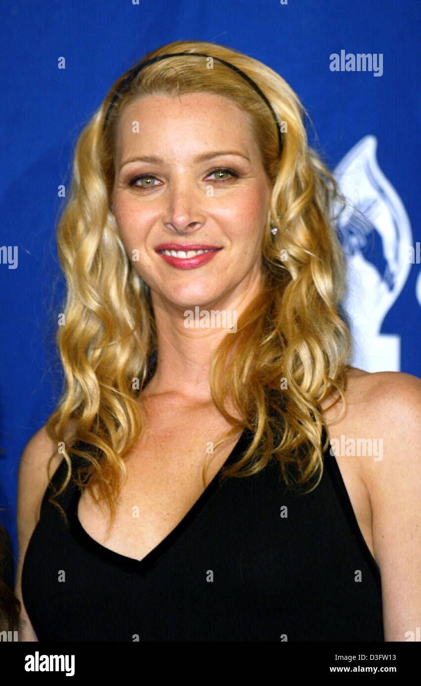(Afp) - L'actrice américaine Lisa Kudrow (série TV "amis") sourit au cours de la 26e People's Choice Awards show à Pasadena, 12 janvier 2003. La série a remporté le prix de la série comique préférée. Banque D'Images