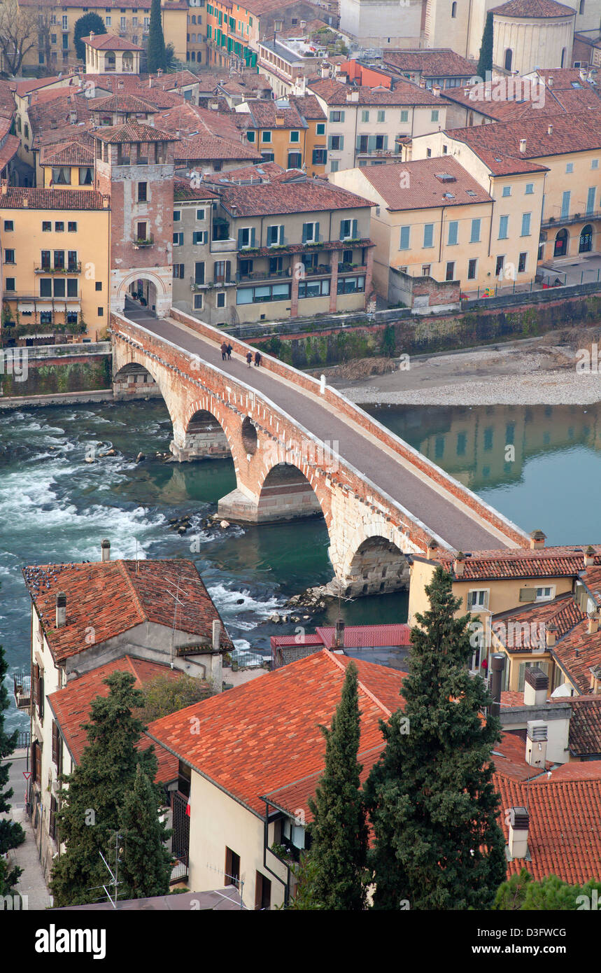 Vérone - pont Pietra de Castel San Pietro Banque D'Images