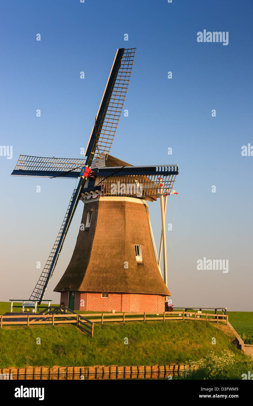 Moulin à vent les Goliath à l'Eemshaven dans la province de Groningue, Pays-Bas Banque D'Images