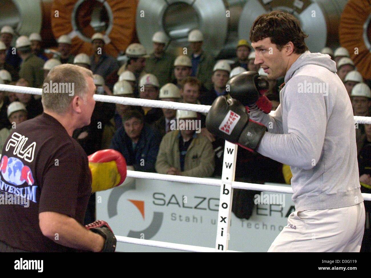 (Afp) L'Ukrainien Wladimir Klitschko boxing pro (R) se dispute avec