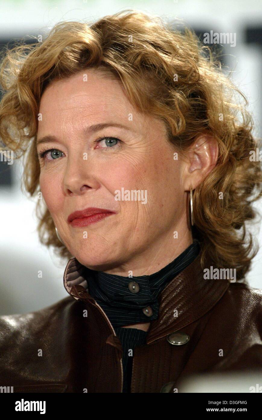 (Afp) - L'actrice Annette Bening présente son nouveau film 'Being Julia' au Festival du Film de Toronto à Toronto, Canada, le 11 septembre 2004. Banque D'Images