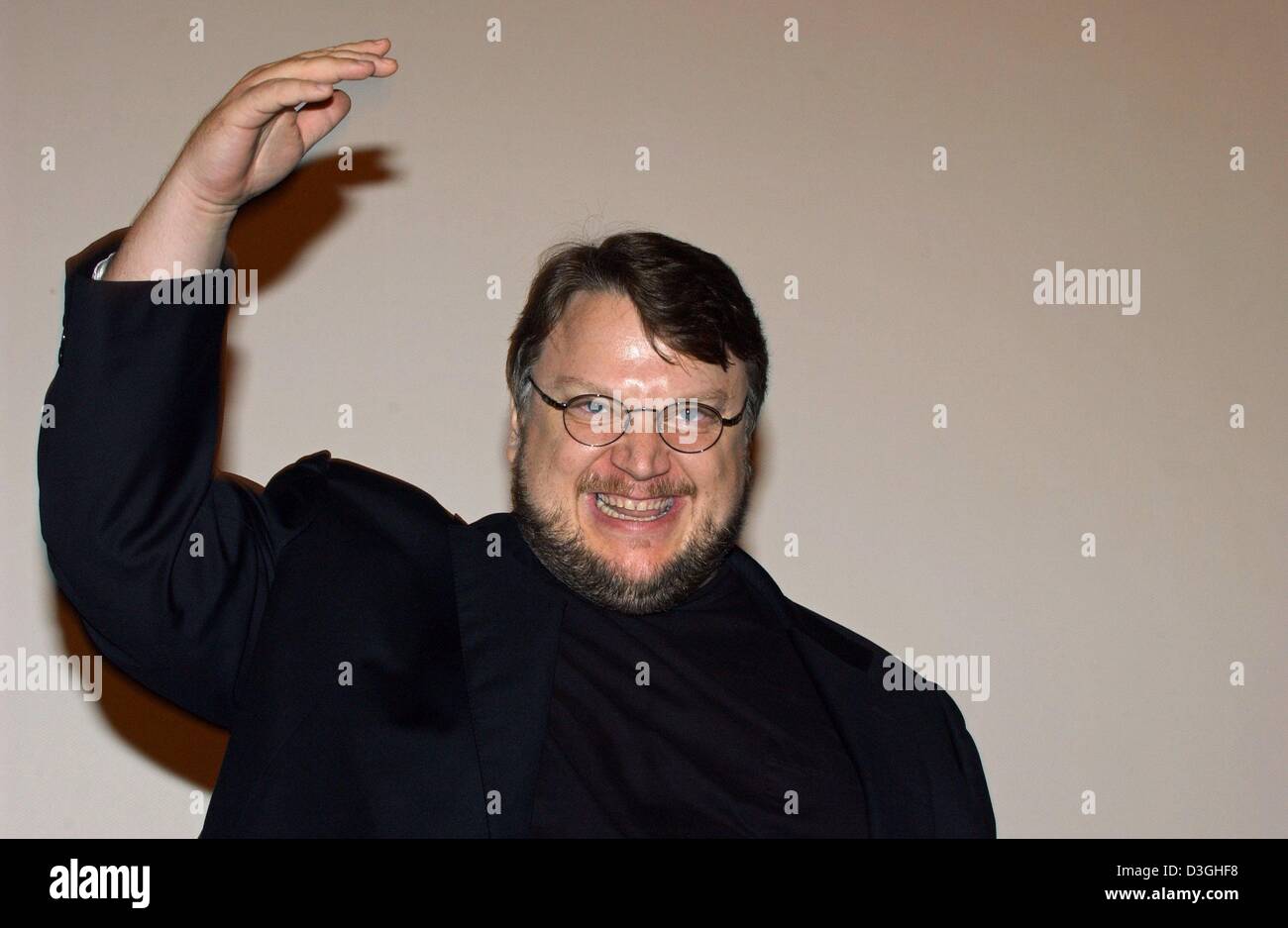 (Afp) - Directeur mexicain Guillermo del Toro à la présentation de 'Hellboy' à Berlin, Allemagne, 18 août 2004. Le film sera diffusé le 16 septembre 2004. Banque D'Images