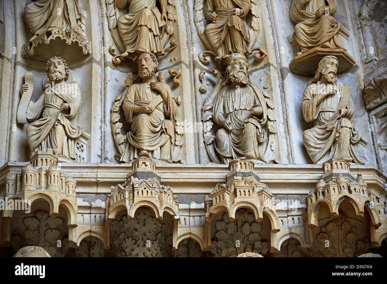 Amérique du porche, portail central droit, archivoltes c. 1194-1230. Cathédrale de Chartres, en France. Banque D'Images