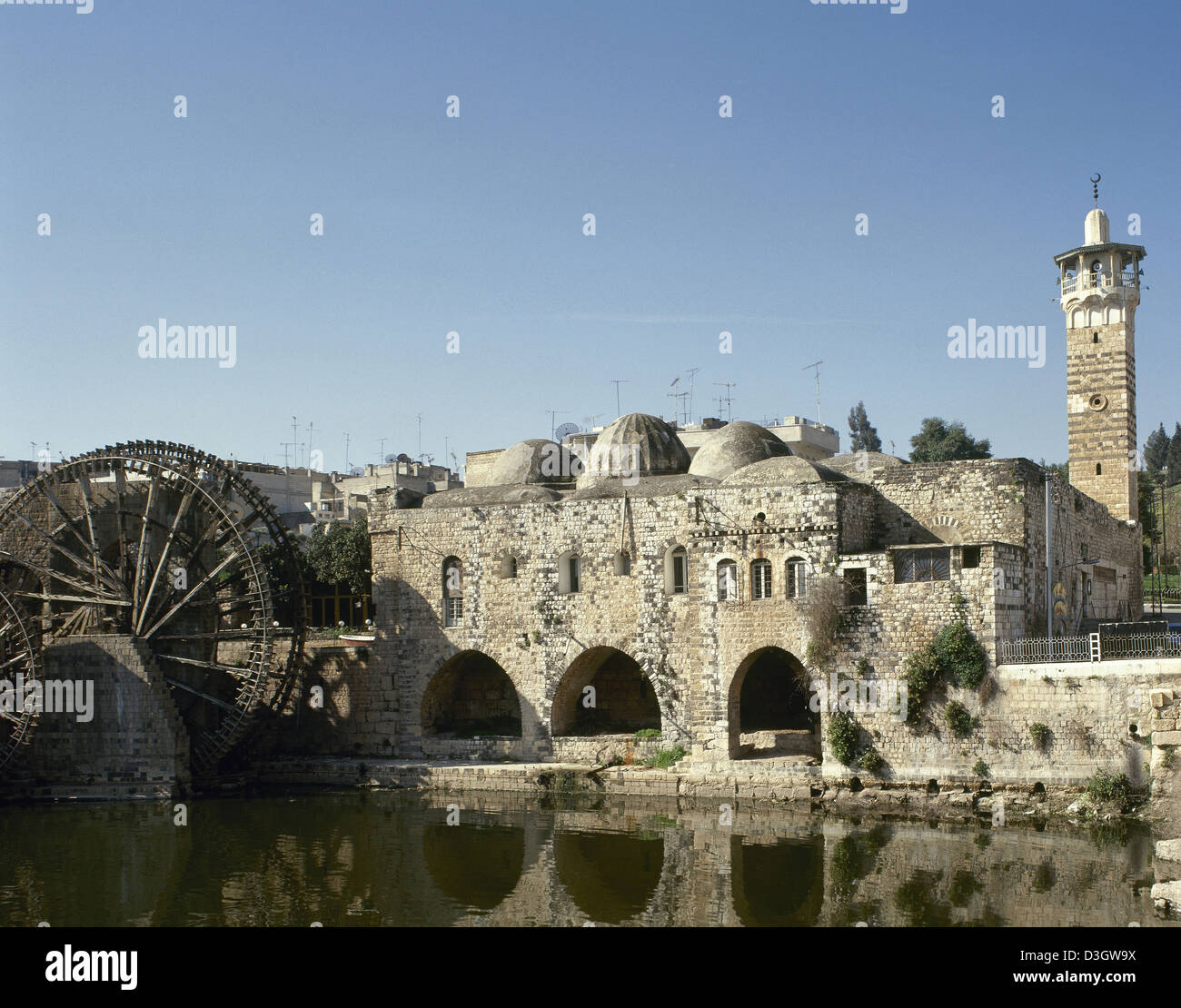 La Syrie. Hama. An-Nuri mosquée, construite par Nur Al-Din. 12e siècle. Sur la gauche, près de noria médiéval l'Oronte. Banque D'Images