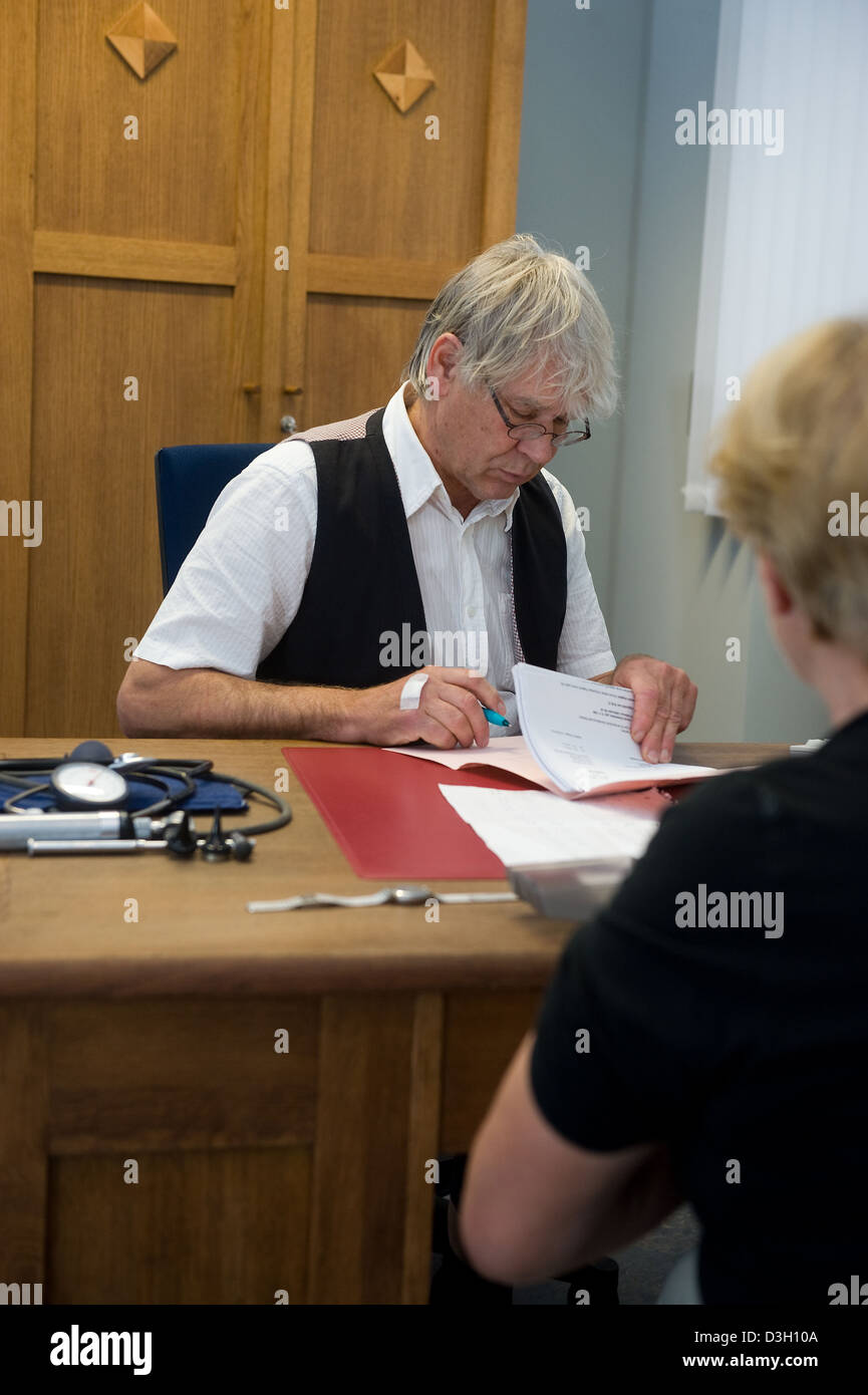 Görwihl, Allemagne, un médecin de campagne dans son travail au quotidien dans sa pratique Banque D'Images