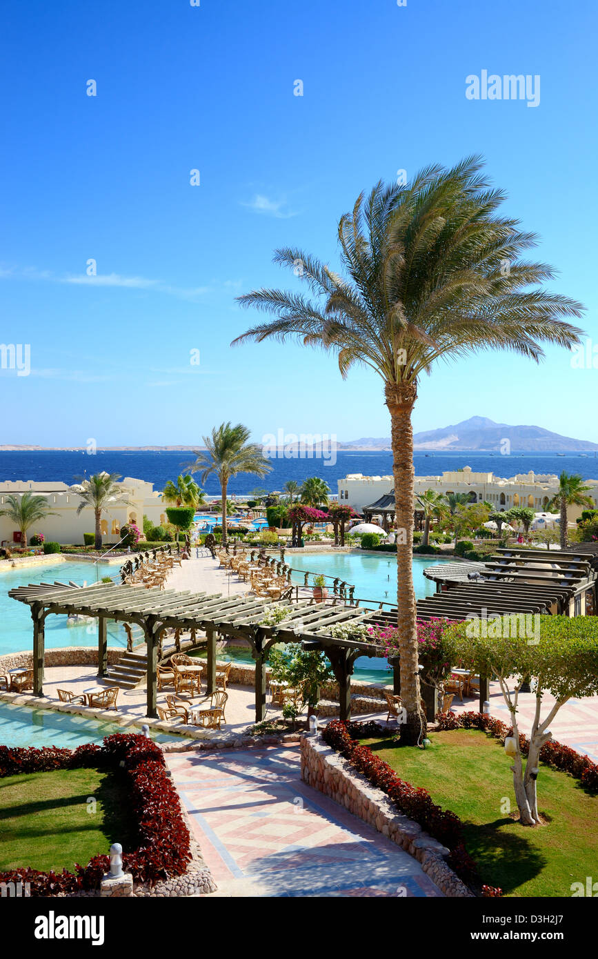 La piscine près de restaurant en plein air à l'hôtel de luxe, Charm el-Cheikh, Égypte Banque D'Images