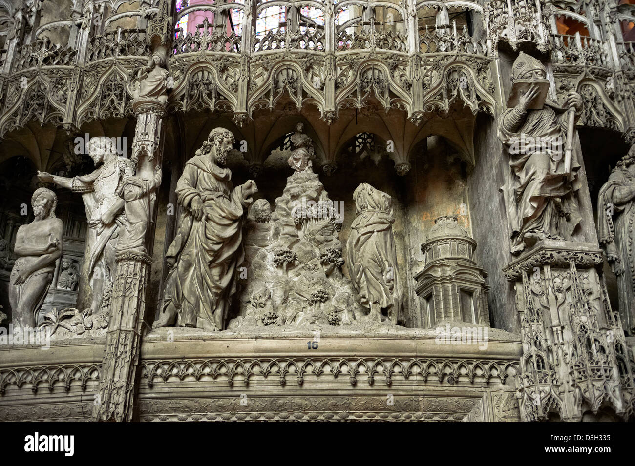 16e siècle choeur gothique flamboyant et écran déambulatoire de la cathédrale de Chartres, en France. Site du patrimoine mondial de l'UNESCO. Banque D'Images