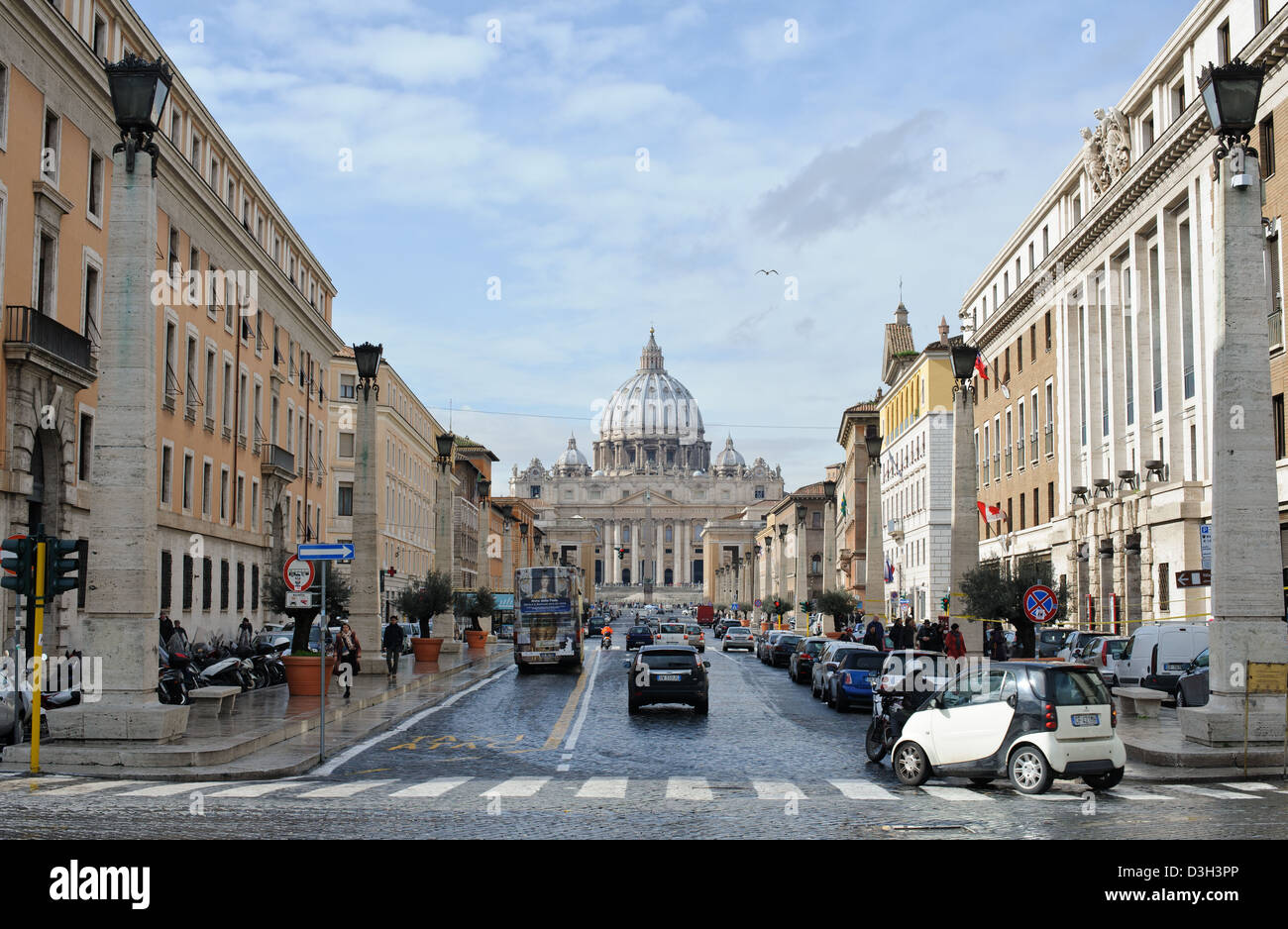 La Basilica di San Pietro. St Pierre de Rome. La capitale spirituelle du catholicisme romain. Vue extérieure. Banque D'Images