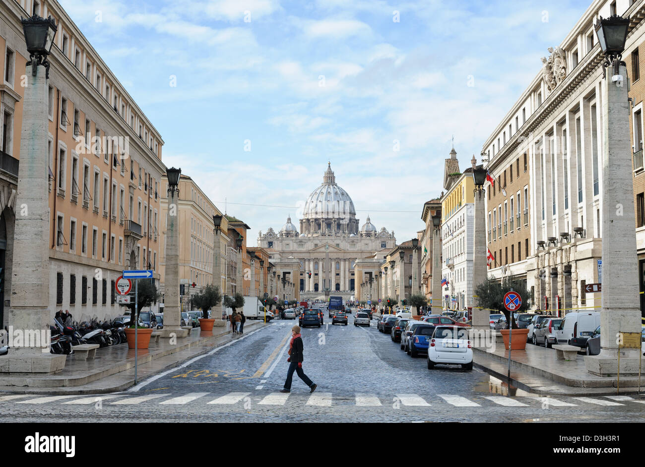 La Basilica di San Pietro. St Pierre de Rome. La capitale spirituelle du catholicisme romain. Vue extérieure. Banque D'Images