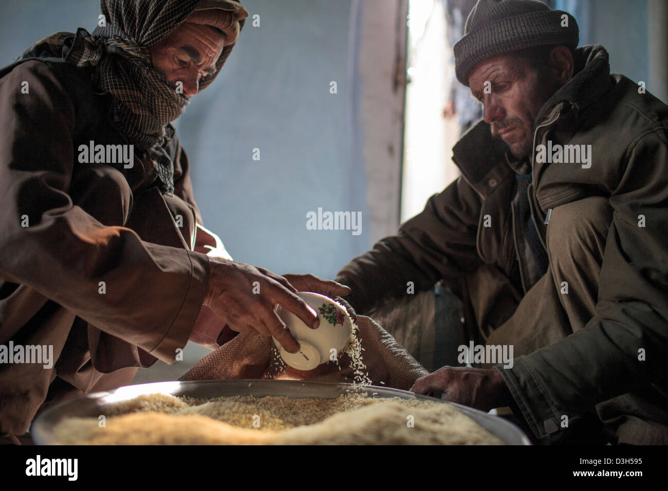 Raioning riz pour un voyage dans le corridor de Wakhan, Badakhshan, Afghanistan Banque D'Images