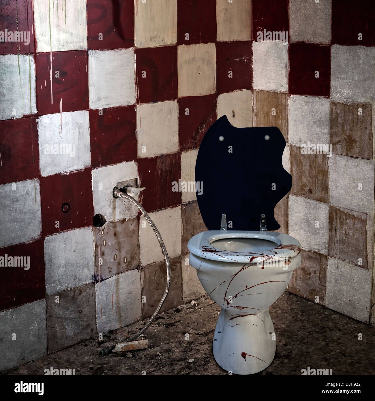 Une eau sanglante-penderie dans une vieille salle de bains, abandonnés Banque D'Images Une eau sanglante-penderie dans une vieille salle de bains, abandonnés Banque D'Images