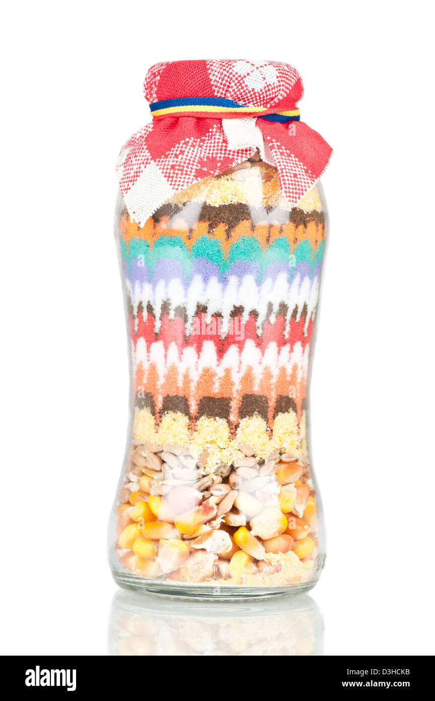 Bouteille décorative sur un fond réfléchissant blanc Banque D'Images