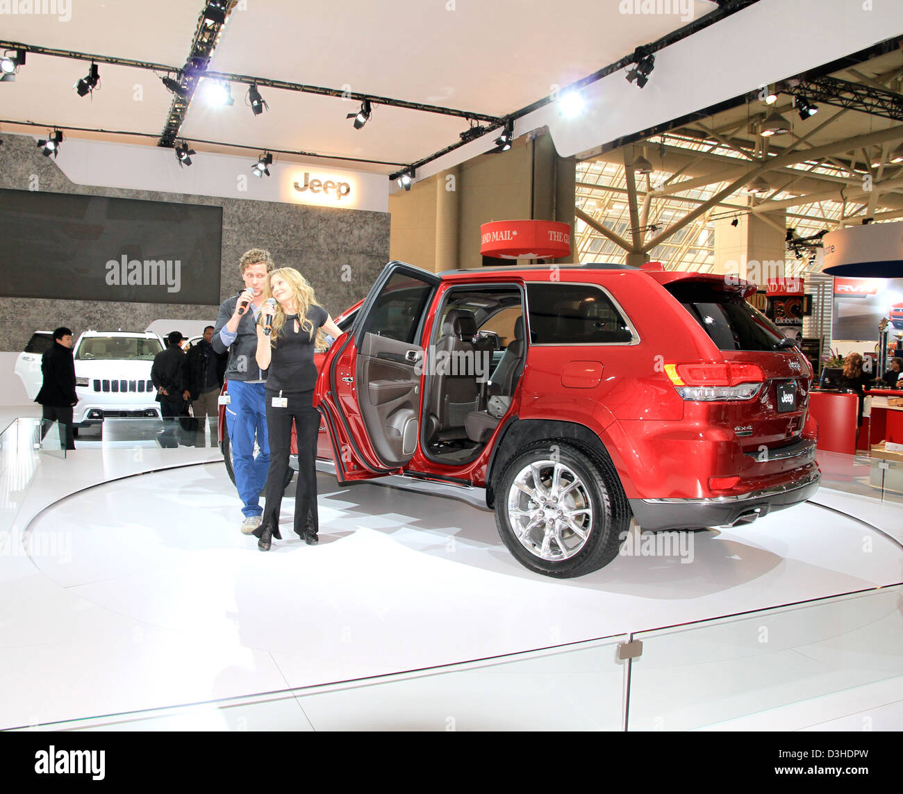 Présentant un nouveau modèle à la Toronto AutoShow 2013 Banque D'Images