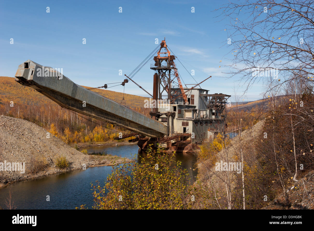 Old gold dredge Fairbanks Alaska river creek gold mining Banque D'Images