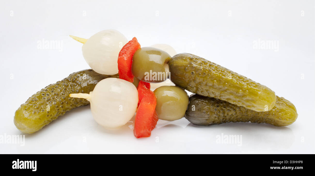 Cornichons Oignons marinés olives et poivron rouge Banque D'Images