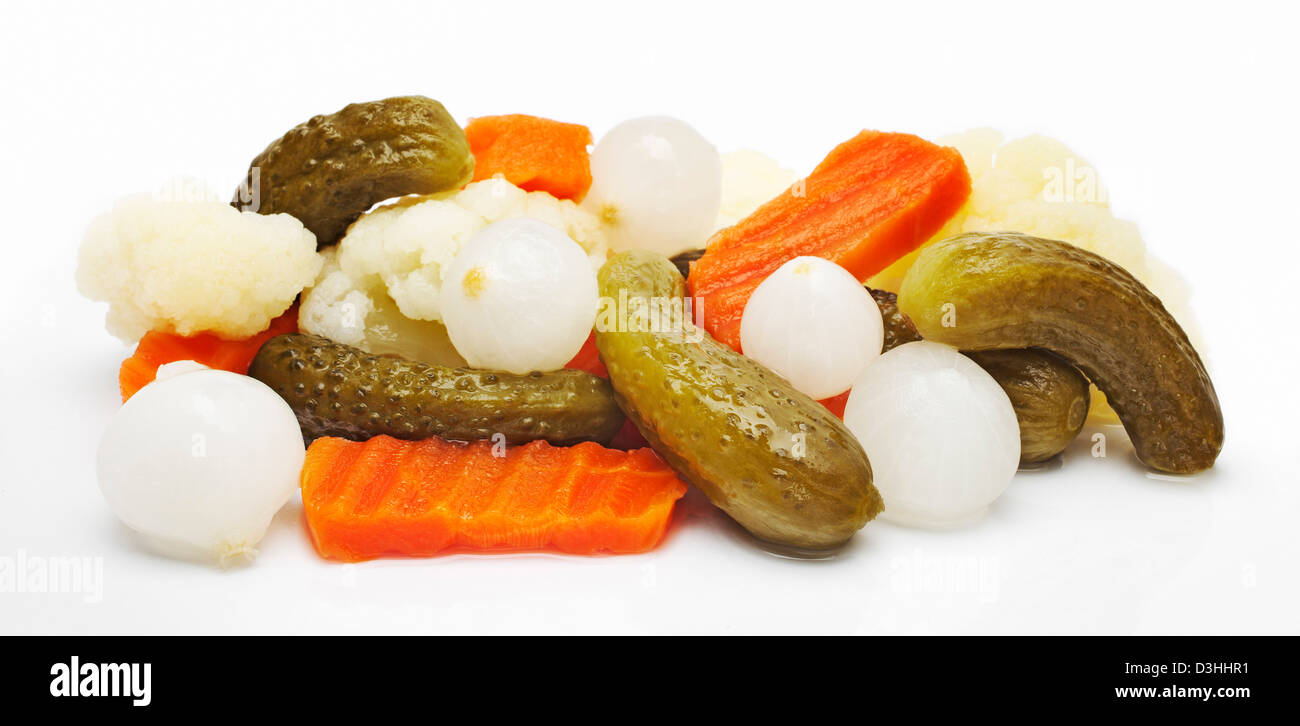 Cornichons Oignons marinés olives et carotte Banque D'Images