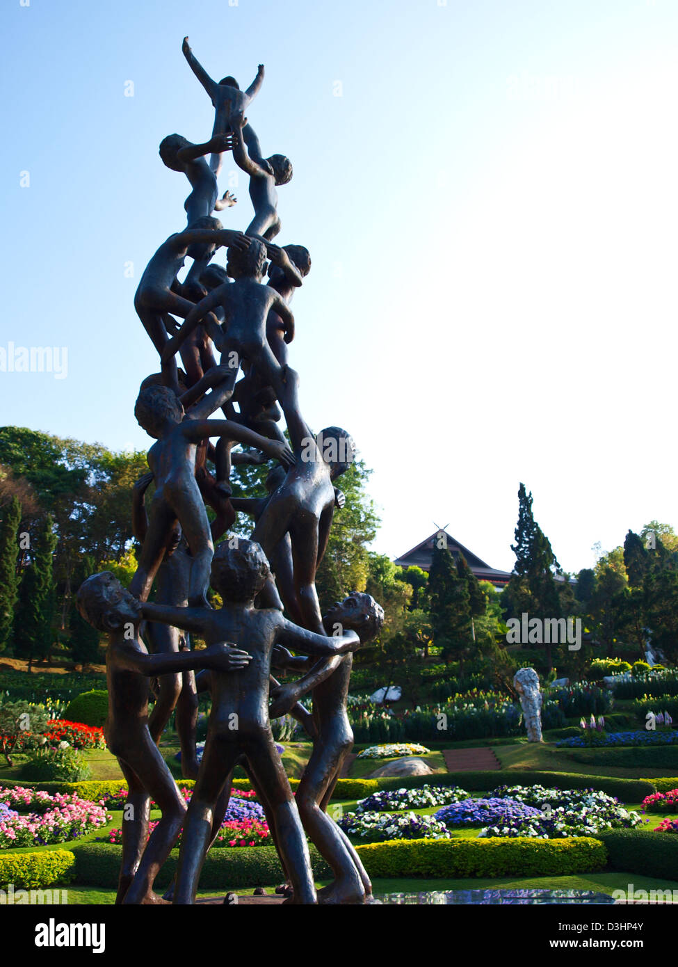 Statue de continuité, une sculpture de la fin de l'Misiem Yip-In-soi dans le jardin Mae Fah Luang sur Doi Tung Chiang Rai, Thaïlande Banque D'Images