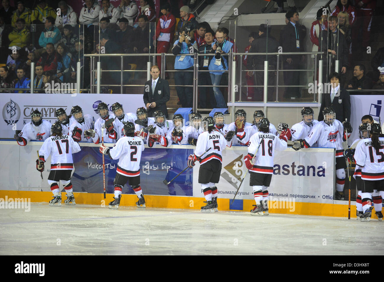 Groupe de l'équipe du Japon (JPN), le 31 janvier 2011 - Hockey sur glace : lors de tournoi femmes jeu 6 Correspondance entre le Japon 2 - 3 Kazakhstan dans la 7e Jeux Asiatiques d'hiver 2011 d'Almaty à Balluan Sholak Sport Palace, Almaty, Kazakhstan. (Photo de Atsushi Tomura/AFLO SPORT) Banque D'Images