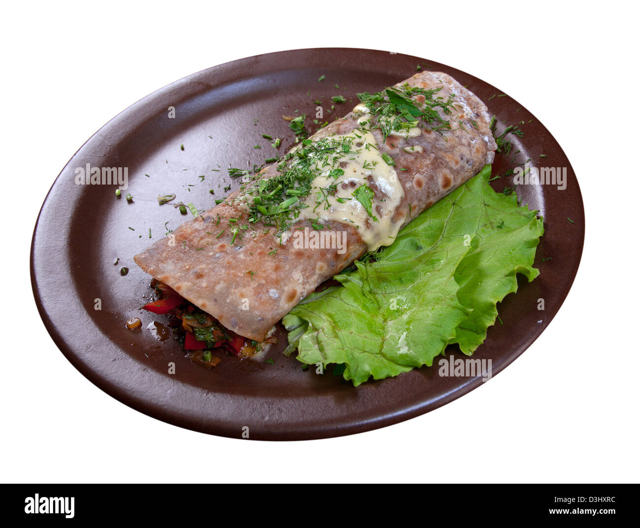 Crêpes roulées farcies aux légumes..isolé sur fond blanc. Banque D'Images