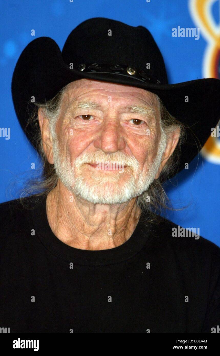Afp) - le chanteur de country américain et auteur-compositeur Willie Nelson  porte un chapeau et un sourire alors qu'il assiste à une conférence de  presse à l'occasion du salon arborant à la