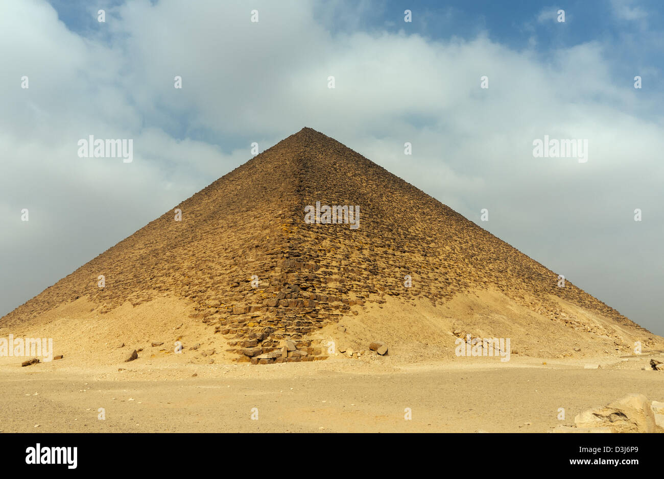 Pyramide (Pyramide Rouge du Nord), la plus grande du vieux Royaume Pyramides de Dahchour nécropole, Egypte Banque D'Images