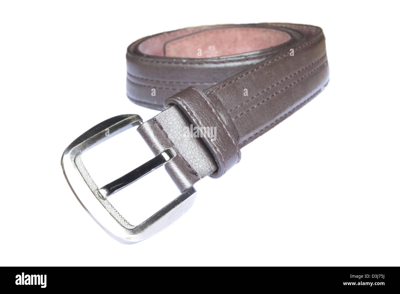 Vieille ceinture brune isolé sur fond blanc Banque D'Images
