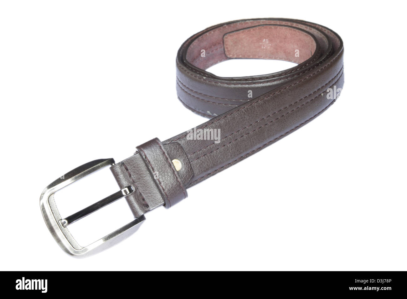 Vieille ceinture brune isolé sur fond blanc Banque D'Images