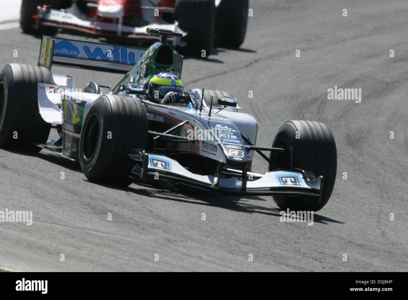 (Afp) - Le pilote italien Gian-Maria Bruni (équipe Minardi) courses en 2004 Grand Prix de Saint-Marin à Imola, Italie, 25 avril 2004. Banque D'Images