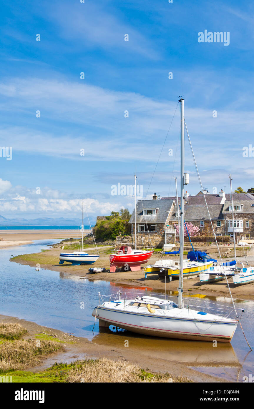 Yachts amarrés sur l'estuaire de la rivière Soch Warren Tudwals St Abersoch Gwynedd Péninsule LLyn road North Wales GB UK EU Europe Banque D'Images