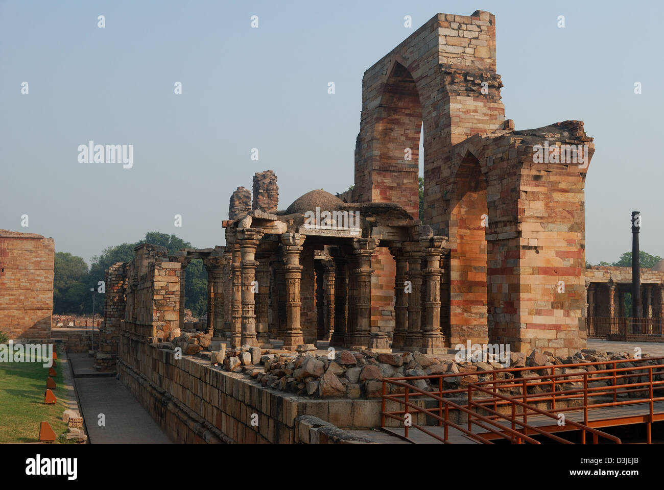 Ruines du temple Qutab Minar à Delhi, Inde,complexe Banque D'Images